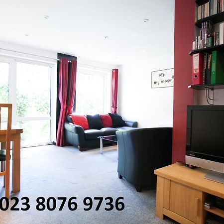 Honest University Apartment 2 Southampton Esterno foto